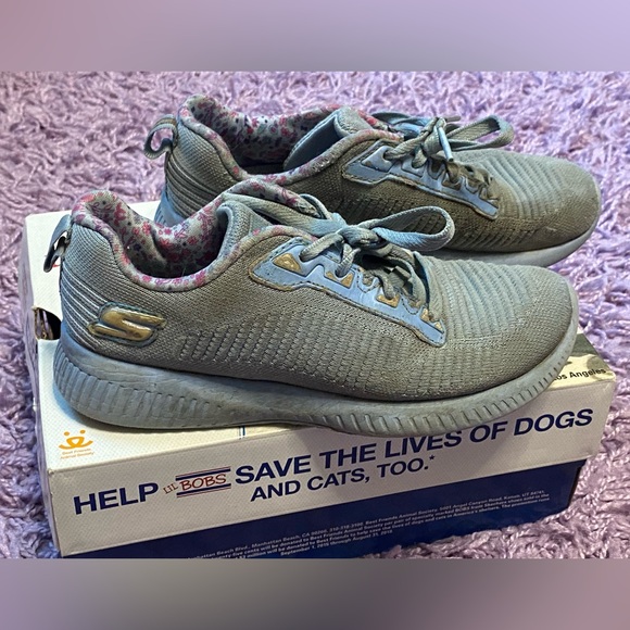 Sketchers Lil Bobs w/ air cooled memory foam size 2 w/ original box - Picture 3 of 14